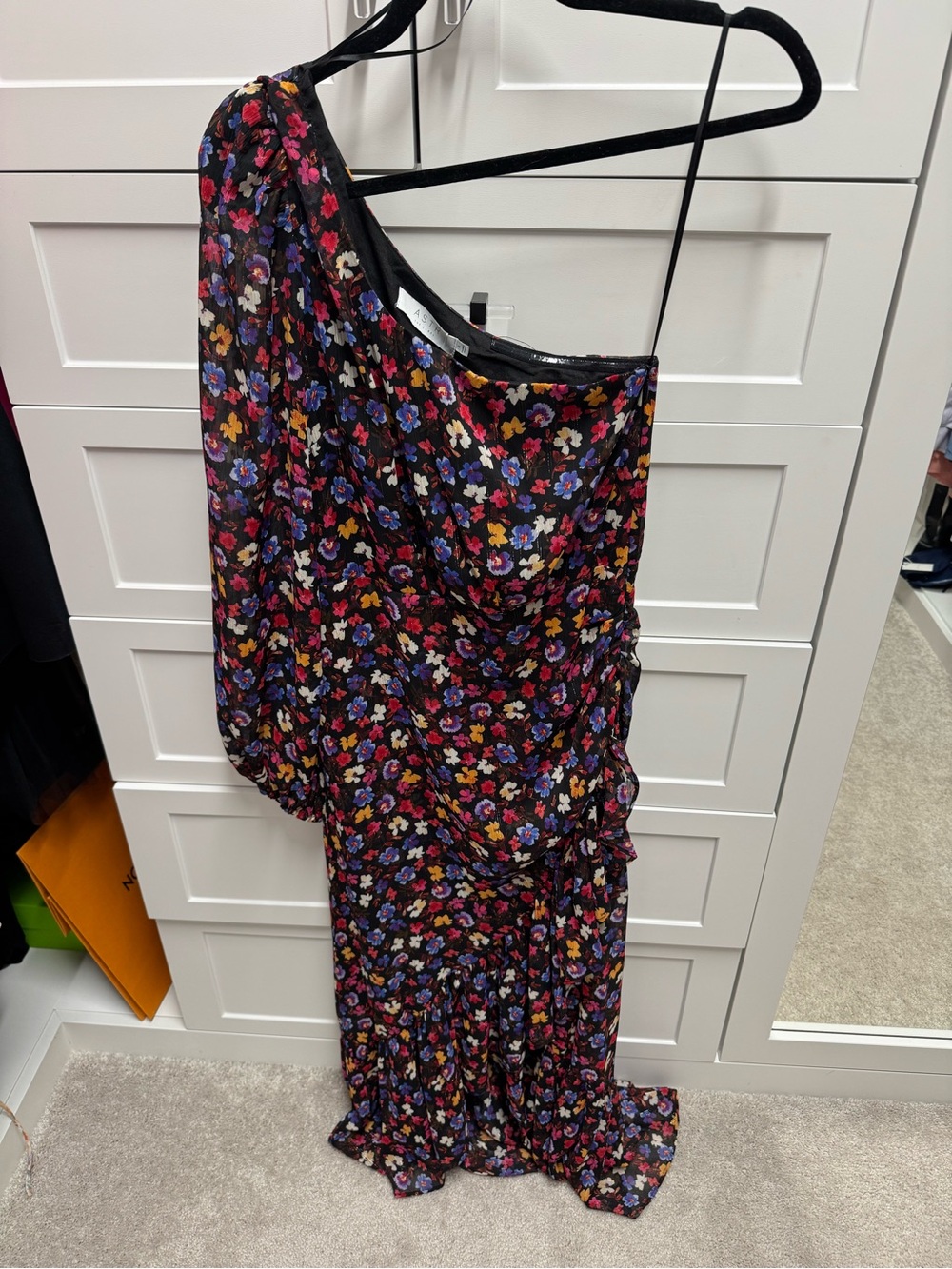 Astr Black One-Shoulder Floral Midi Dress - Picture 2 of 2